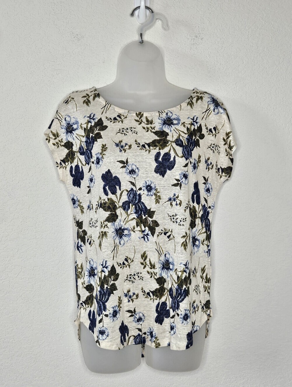 Cynthia Rowley 100% Linen Blue Floral Short Sleeve Top Size M NWT